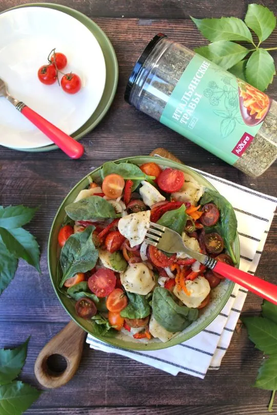 салат с пельменями